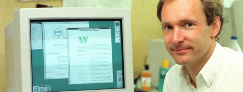 O físico britânico Tim Berners-Leeum NeXTcube